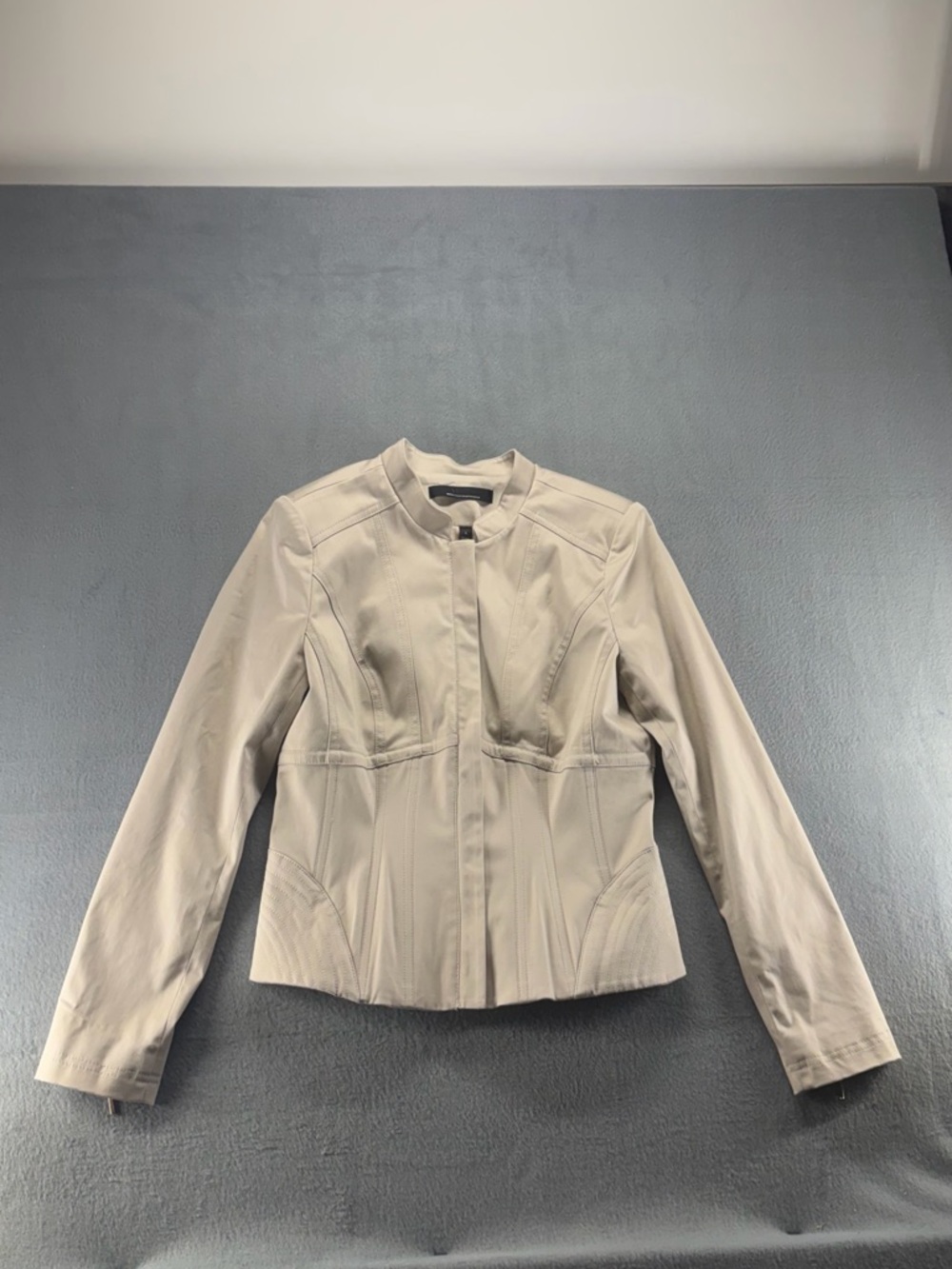 White House Black Market Collarless Fitted Moto Jacket Beige Zip Women’s Size 4